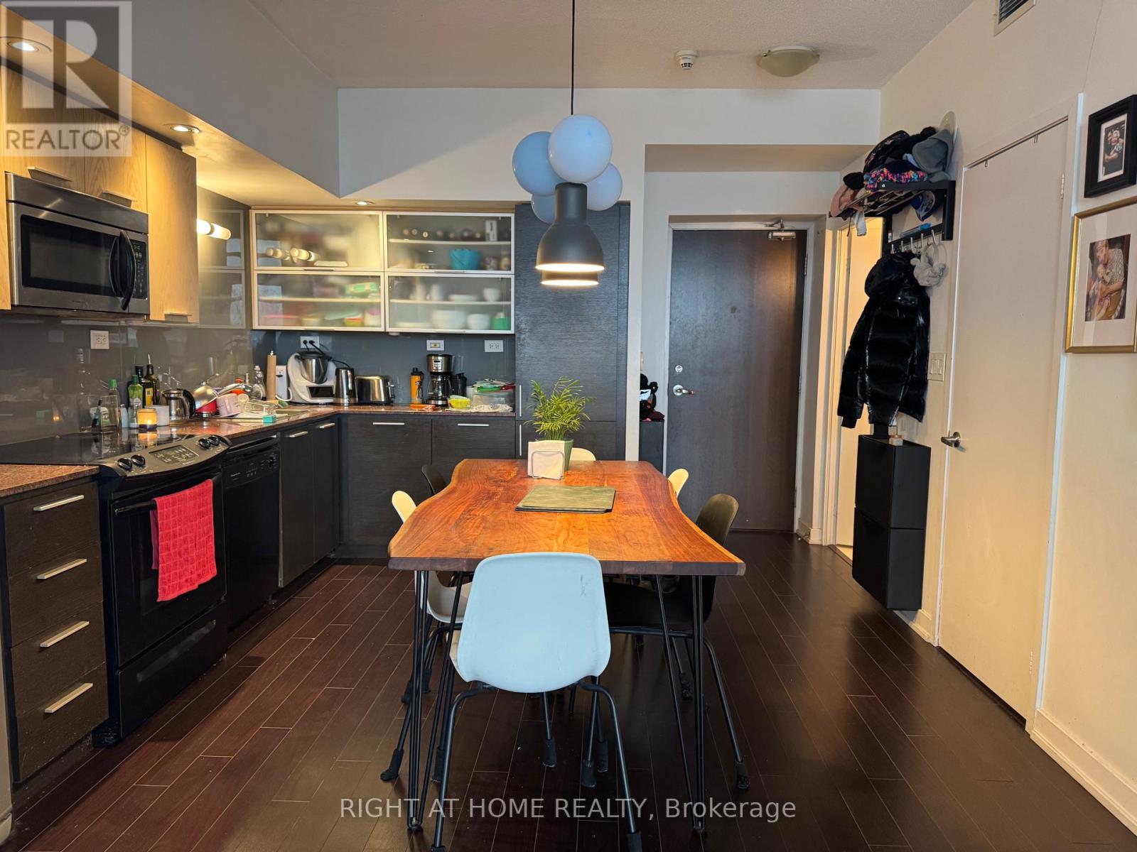 3806 - 25 Capreol Court, Toronto, Ontario  M5V 3Z7 - Photo 7 - C12705204