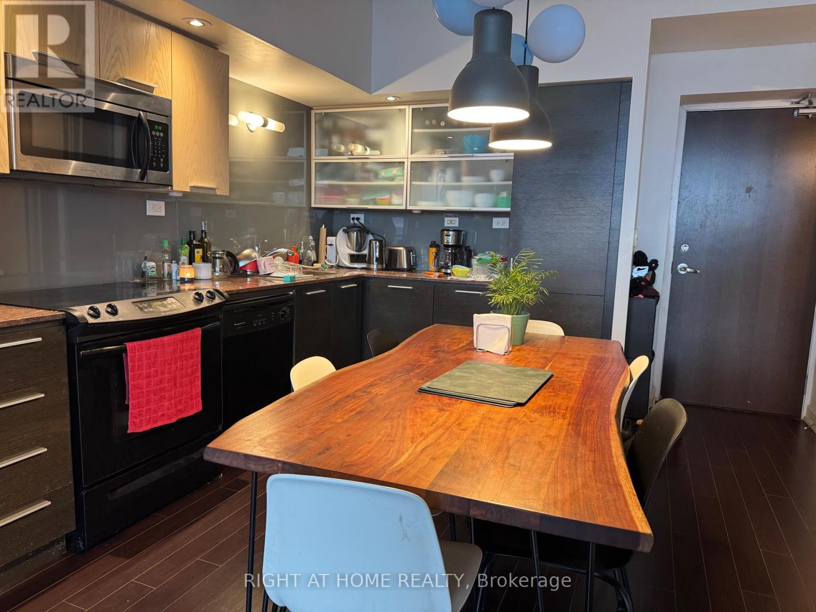 3806 - 25 Capreol Court, Toronto, Ontario  M5V 3Z7 - Photo 5 - C12705204