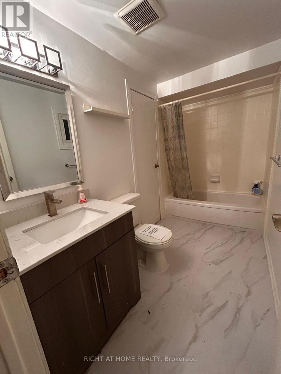 3158 Mccarron Crescent E, Mississauga, Ontario  L5N 3H5 - Photo 12 - W12611250