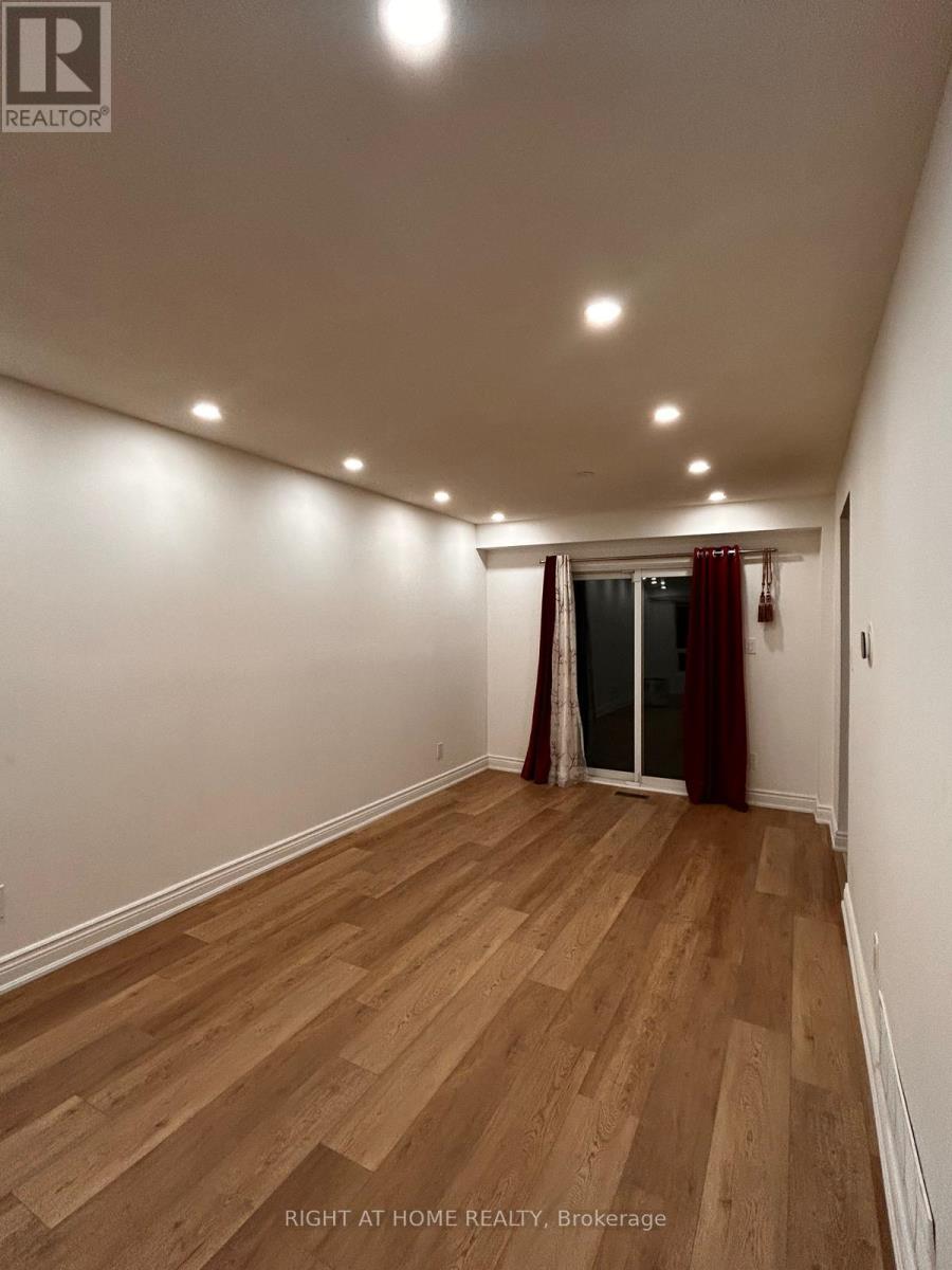 3158 Mccarron Crescent E, Mississauga, Ontario  L5N 3H5 - Photo 5 - W12611250