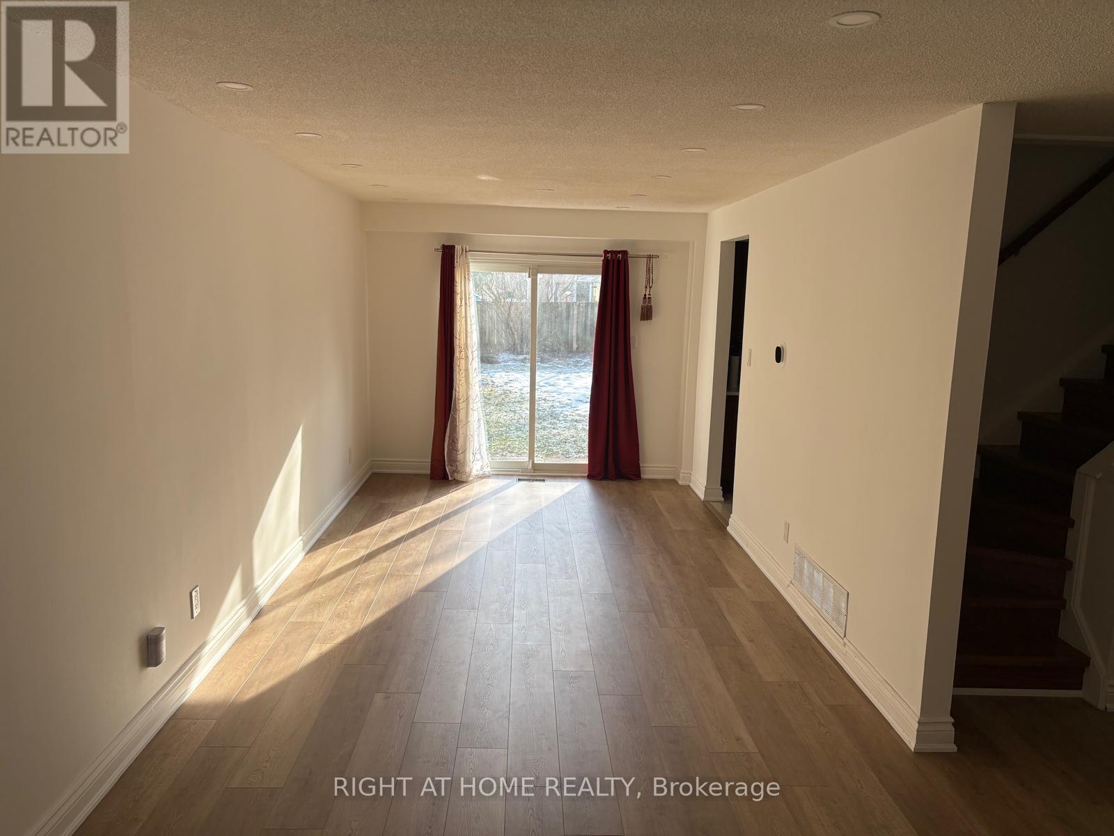 3158 Mccarron Crescent E, Mississauga, Ontario  L5N 3H5 - Photo 4 - W12611250