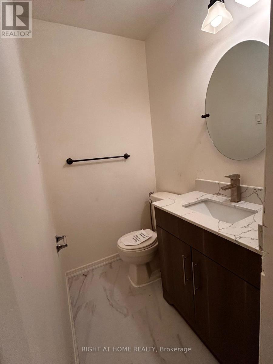 3158 Mccarron Crescent E, Mississauga, Ontario  L5N 3H5 - Photo 8 - W12611250