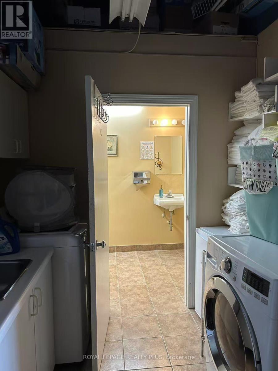 42 - 3065 Ridgeway Drive, Mississauga, Ontario  L5L 5M6 - Photo 5 - W12706382