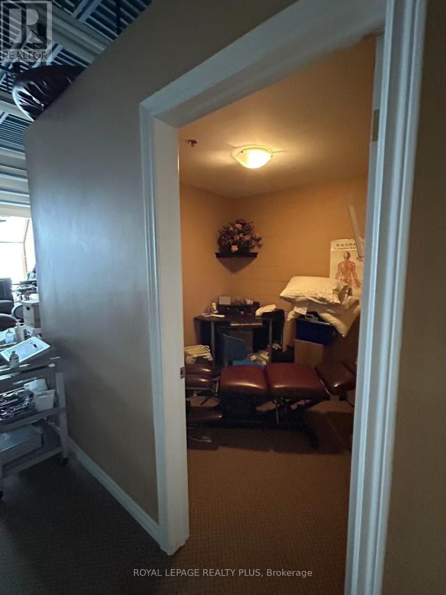 42 - 3065 Ridgeway Drive, Mississauga, Ontario  L5L 5M6 - Photo 6 - W12706382