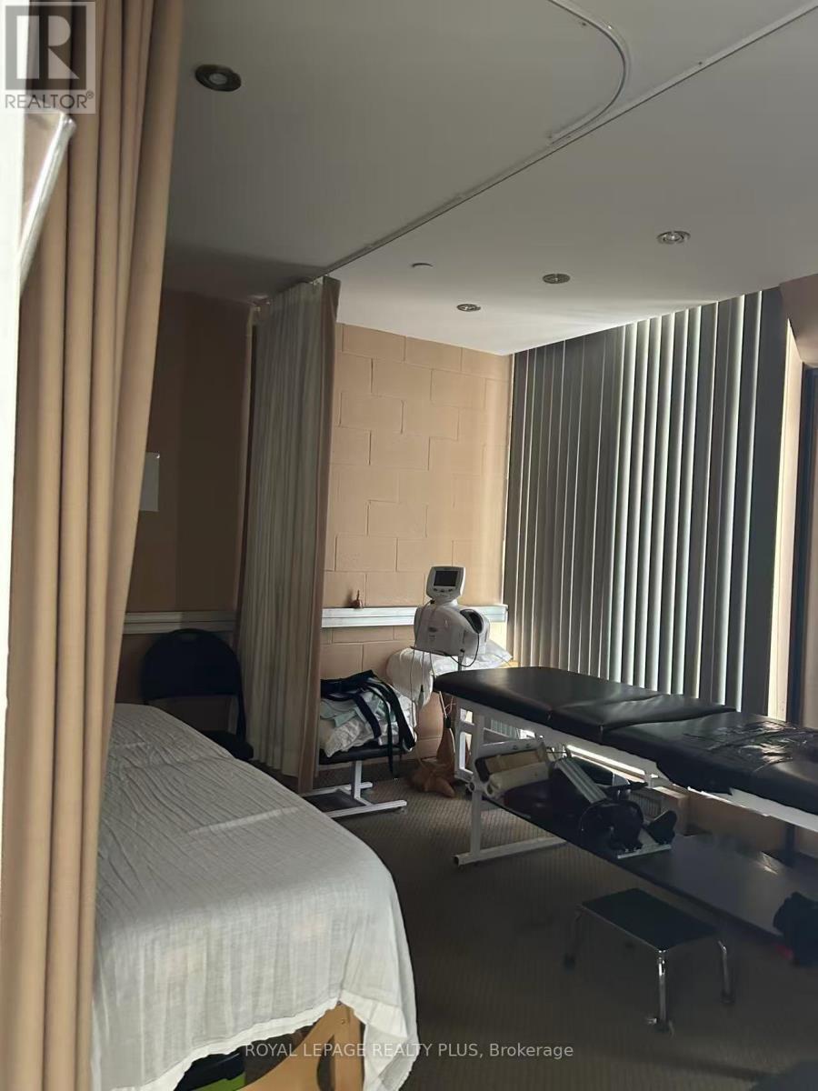 42 - 3065 Ridgeway Drive, Mississauga, Ontario  L5L 5M6 - Photo 7 - W12706382