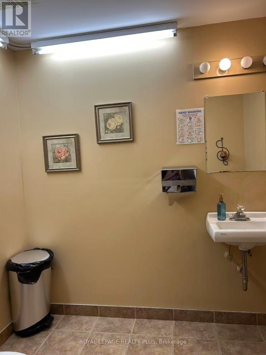 42 - 3065 Ridgeway Drive, Mississauga, Ontario  L5L 5M6 - Photo 8 - W12706382