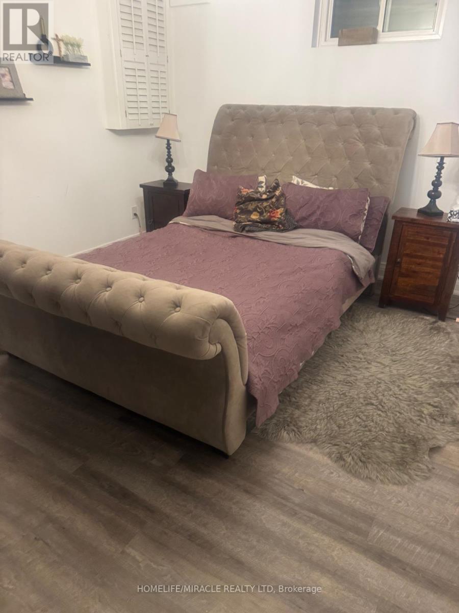 51 - 1051 Cedarglen Gate, Mississauga, Ontario  L5C 3A7 - Photo 8 - W12706392