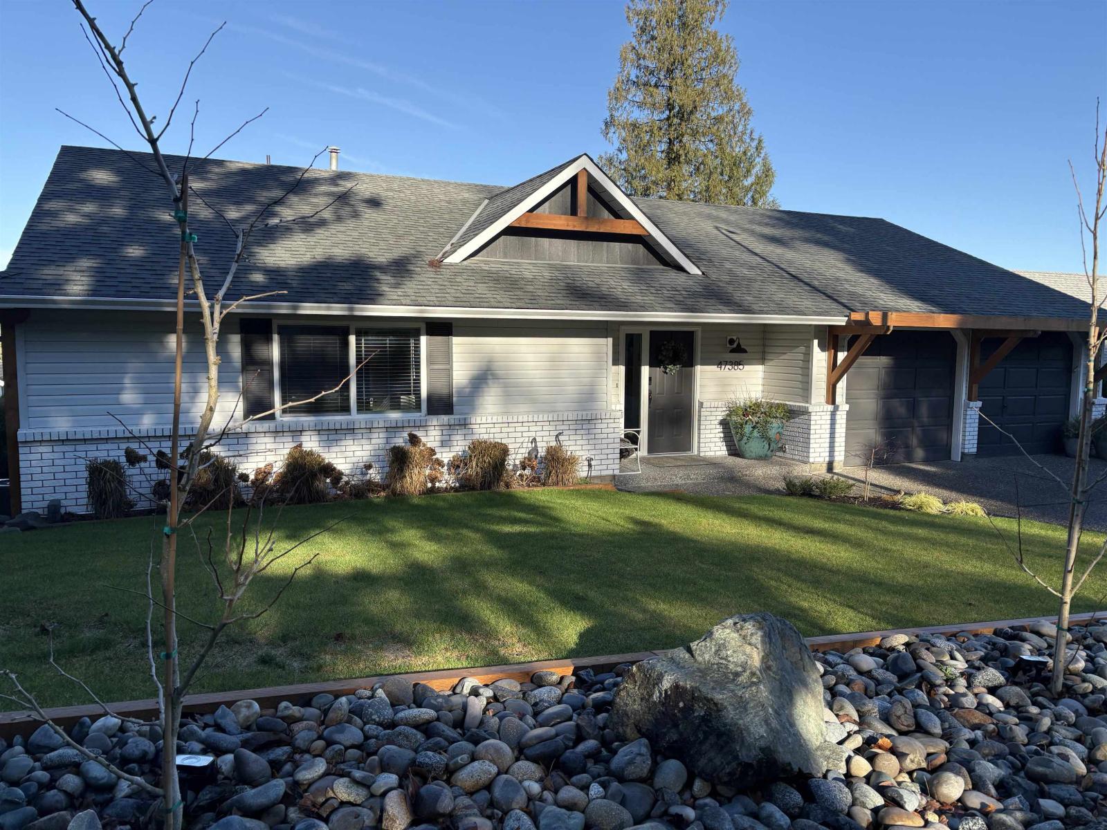 47385 Swallow Crescent, Little Mountain, Chilliwack, British Columbia  V2P 7P8 - Photo 2 - R3080323