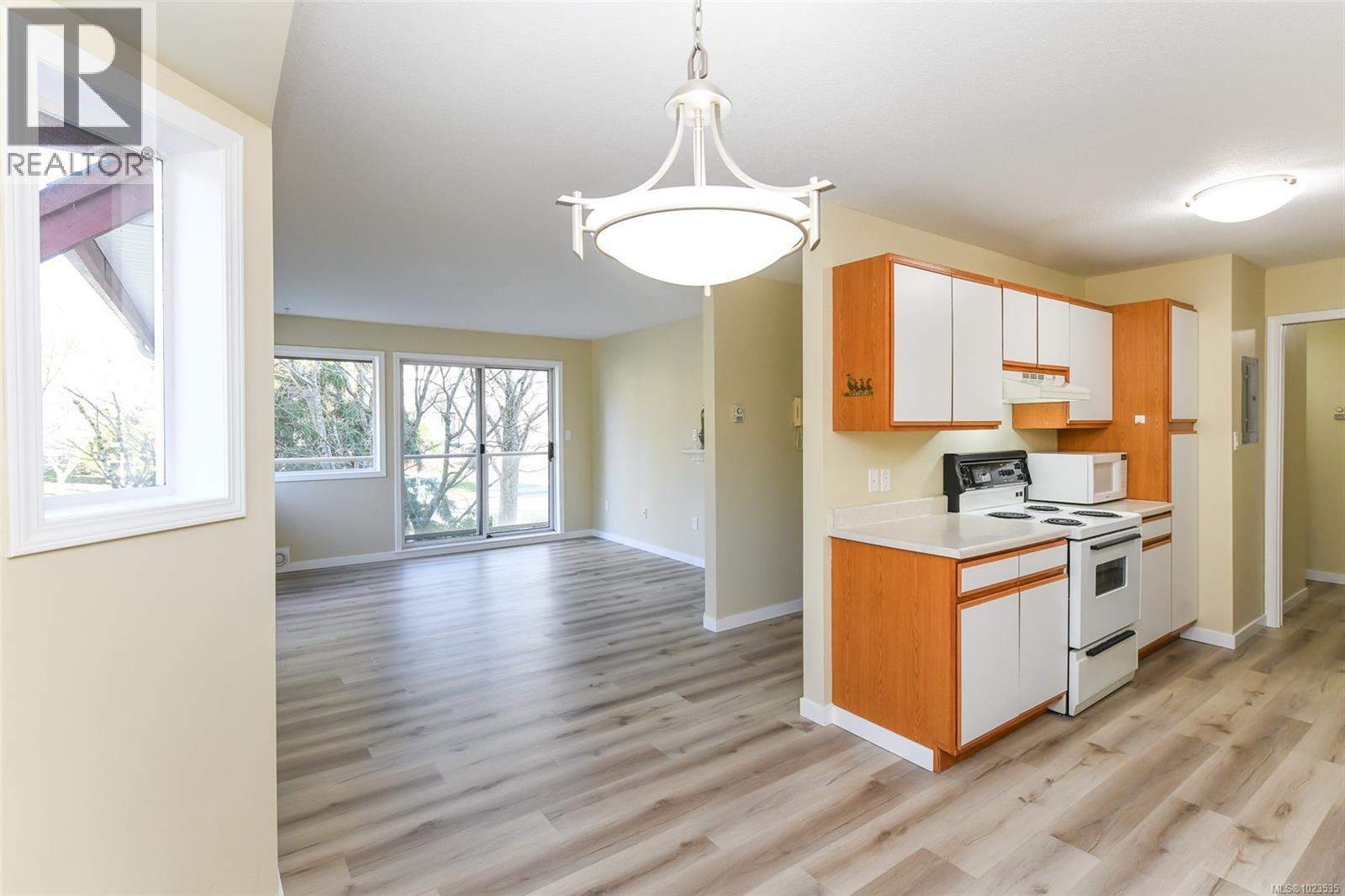 201 2655 Muir Rd, Courtenay, British Columbia  V9N 9A1 - Photo 10 - 1023535