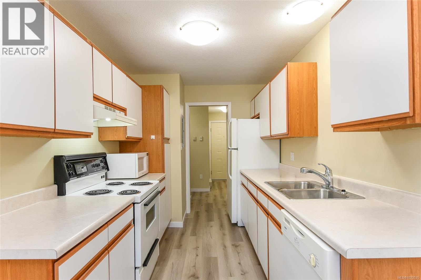 201 2655 Muir Rd, Courtenay, British Columbia  V9N 9A1 - Photo 7 - 1023535