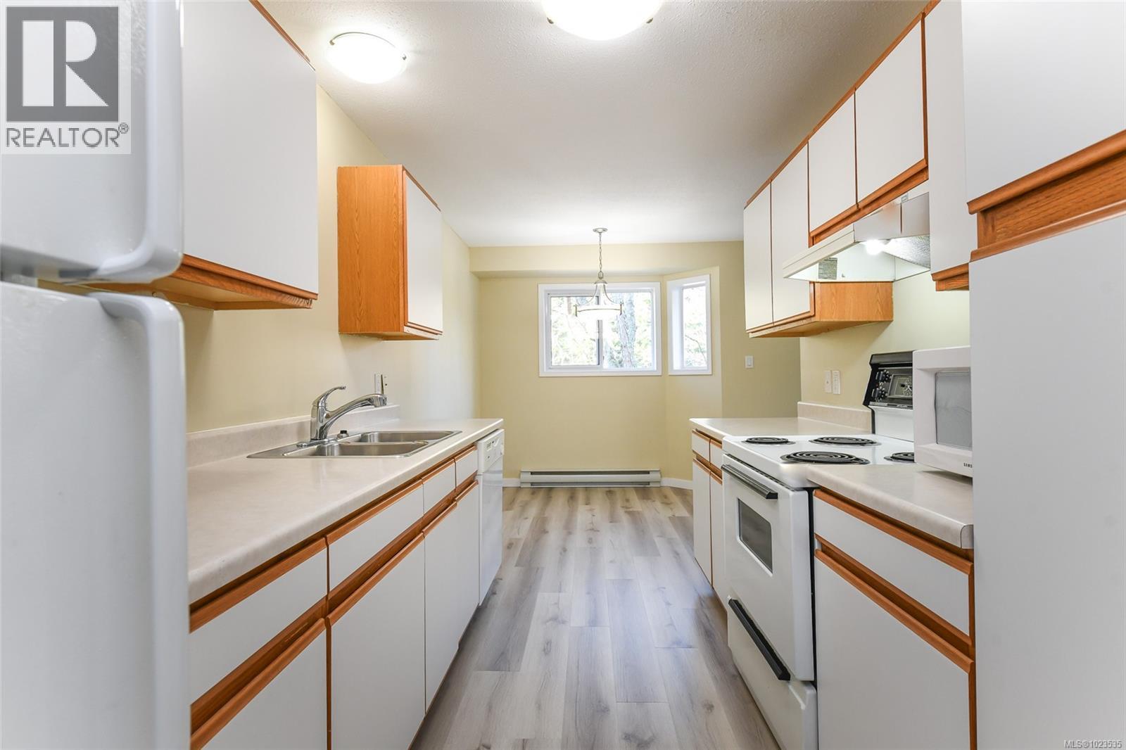 201 2655 Muir Rd, Courtenay, British Columbia  V9N 9A1 - Photo 8 - 1023535