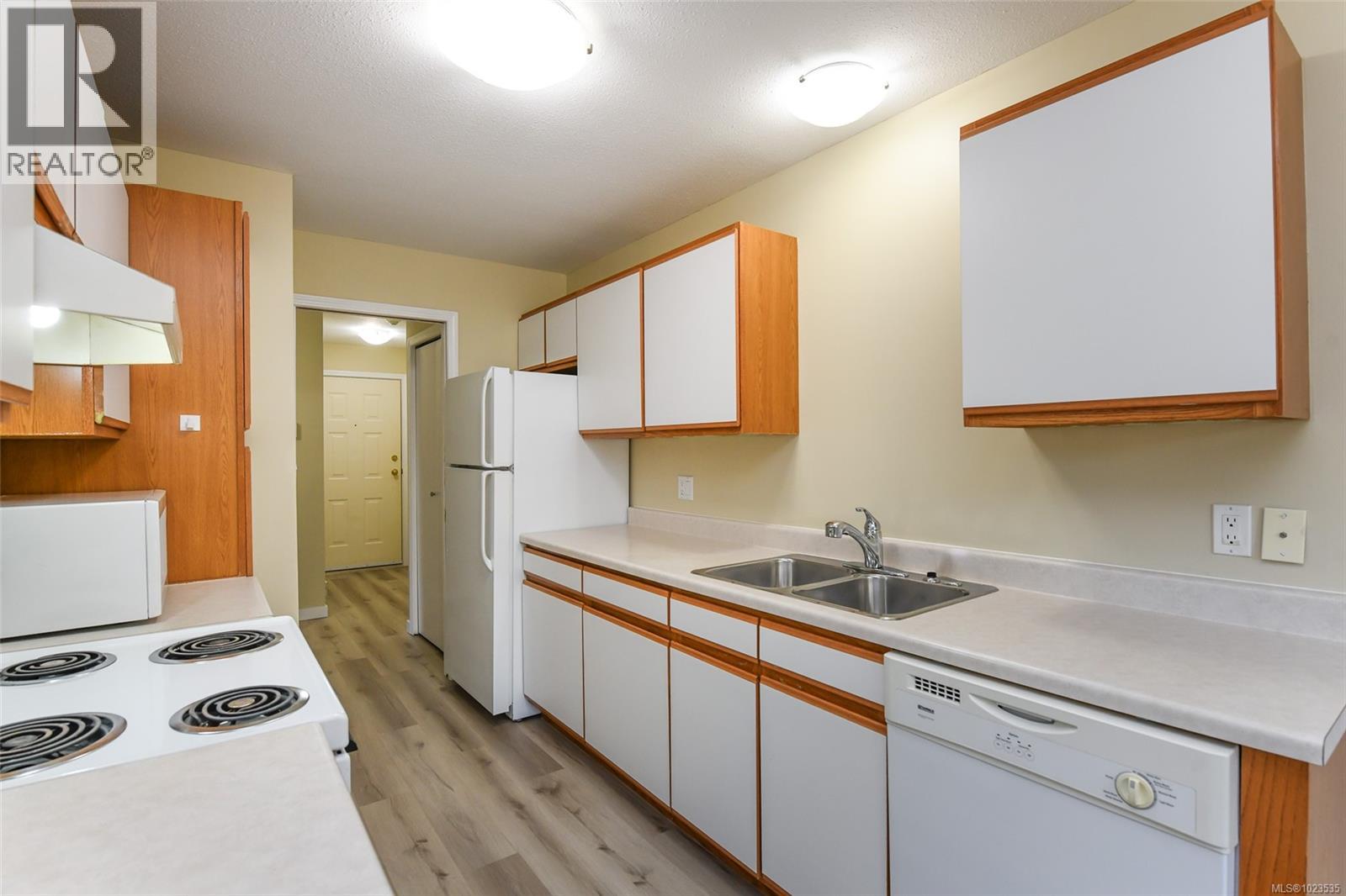 201 2655 Muir Rd, Courtenay, British Columbia  V9N 9A1 - Photo 9 - 1023535