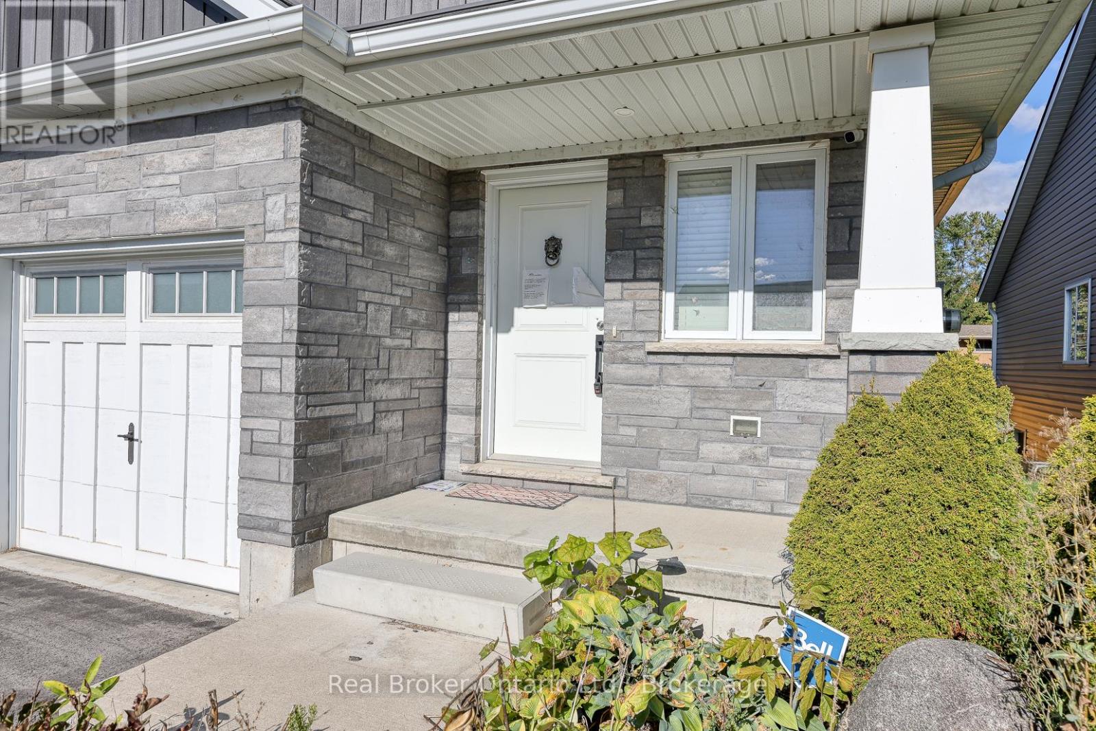 27 Reeves Road, Ingersoll, Ontario  N5C 0E1 - Photo 4 - X12706412