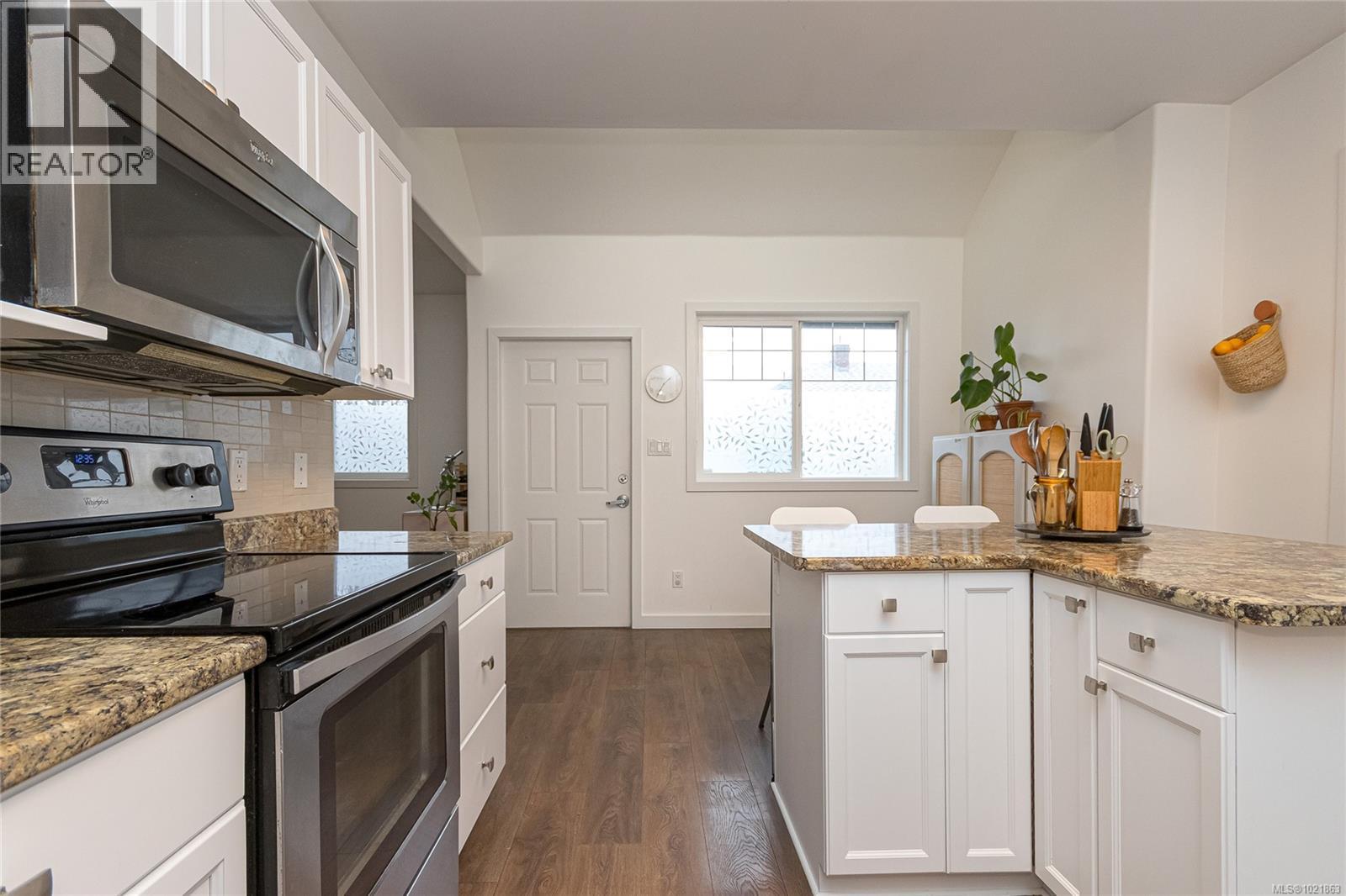 848 Finlayson St, Victoria, British Columbia  V8T 5K8 - Photo 17 - 1021863