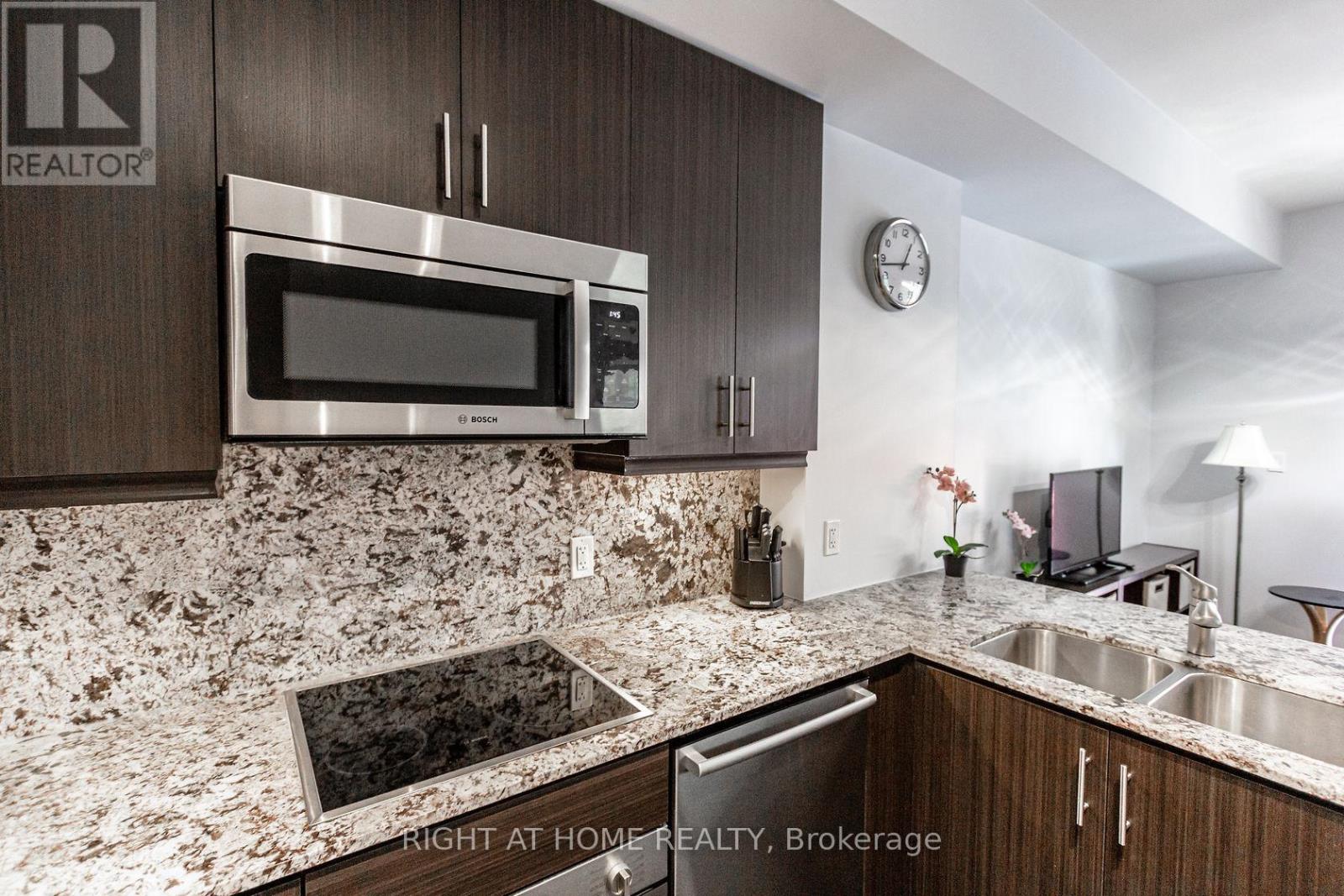 301 - 1 The Esplanade, Toronto, Ontario  M5E 0A8 - Photo 8 - C12706424