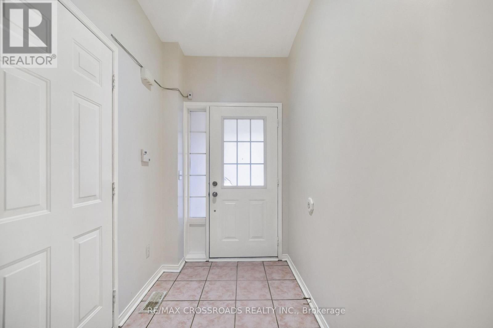 Bsmt - 38 Jinnah Court, Toronto, Ontario  M4A 2Y1 - Photo 3 - C12706442