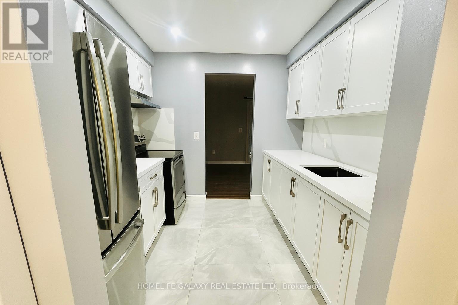 8 Chad Crescent, Toronto, Ontario  M1B 2Z6 - Photo 4 - E12706400