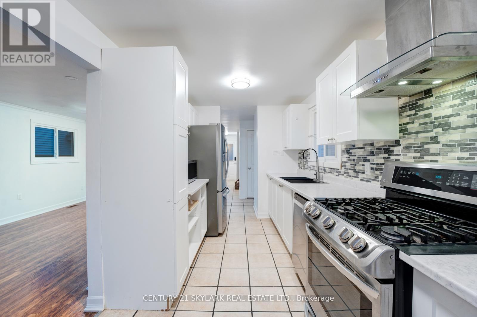 66 Corbett Drive, Barrie, Ontario  L6M 5V3 - Photo 9 - S12706410