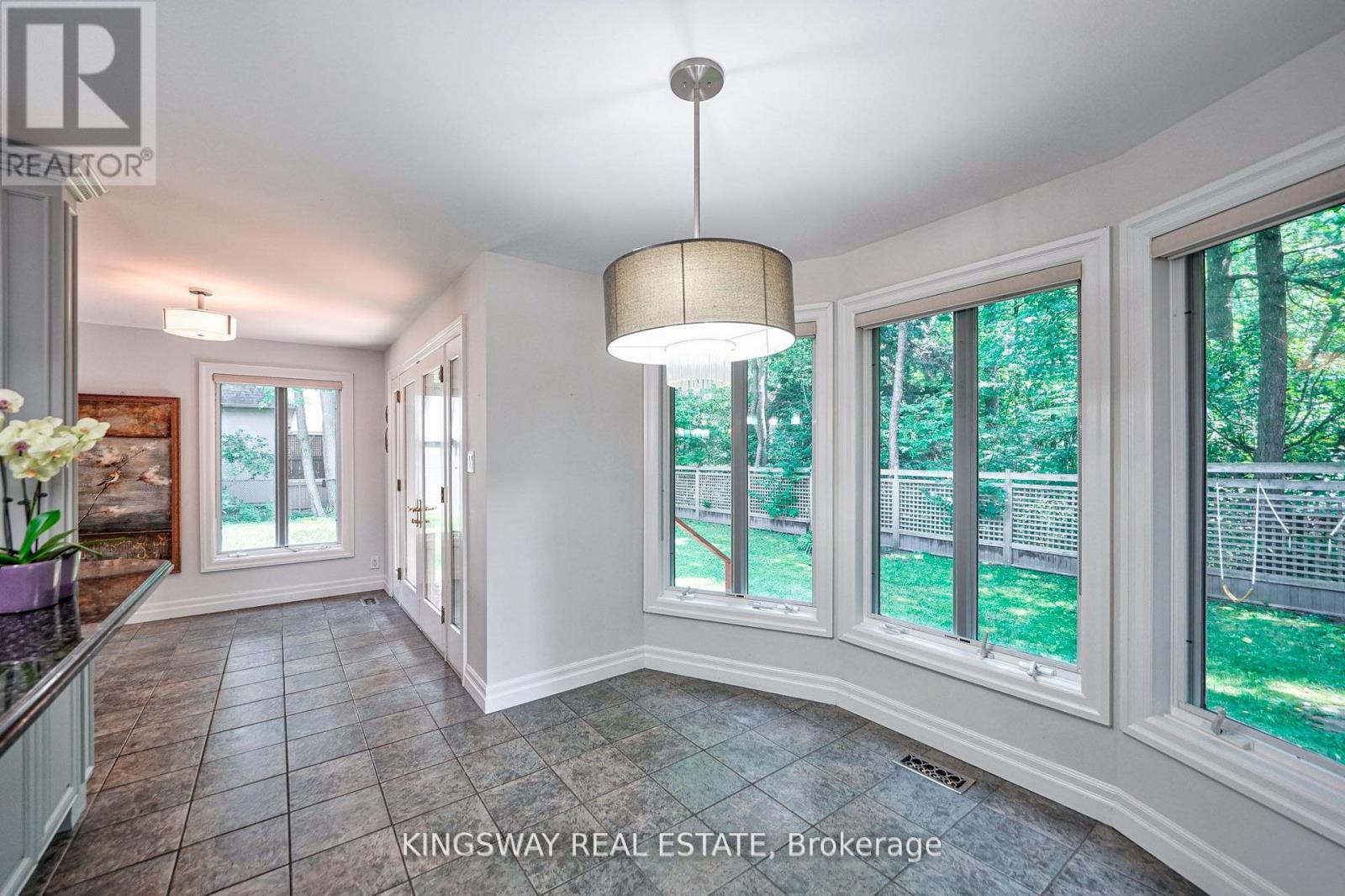 1638 Birchwood Drive, Mississauga, Ontario  L5J 1T6 - Photo 9 - W12706426