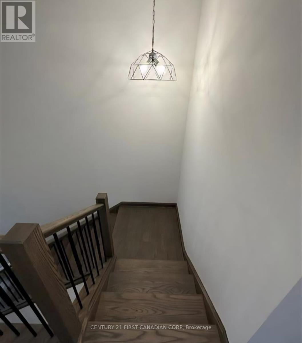 2653 Bobolink Lane, London South, Ontario  N6M 1G4 - Photo 7 - X12705142