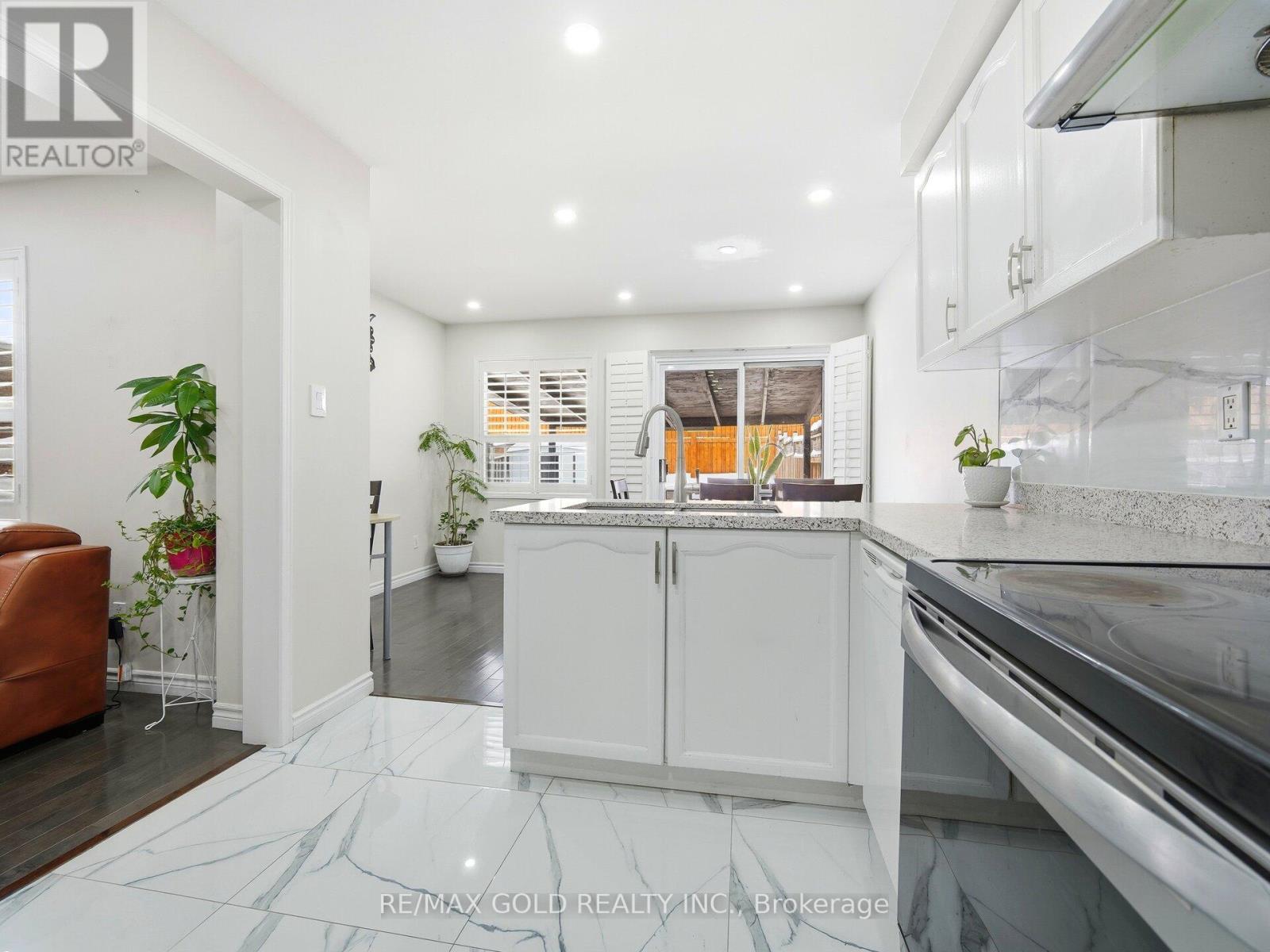 151 Clover Bloom Road, Brampton, Ontario  L6R 1S5 - Photo 7 - W12698540