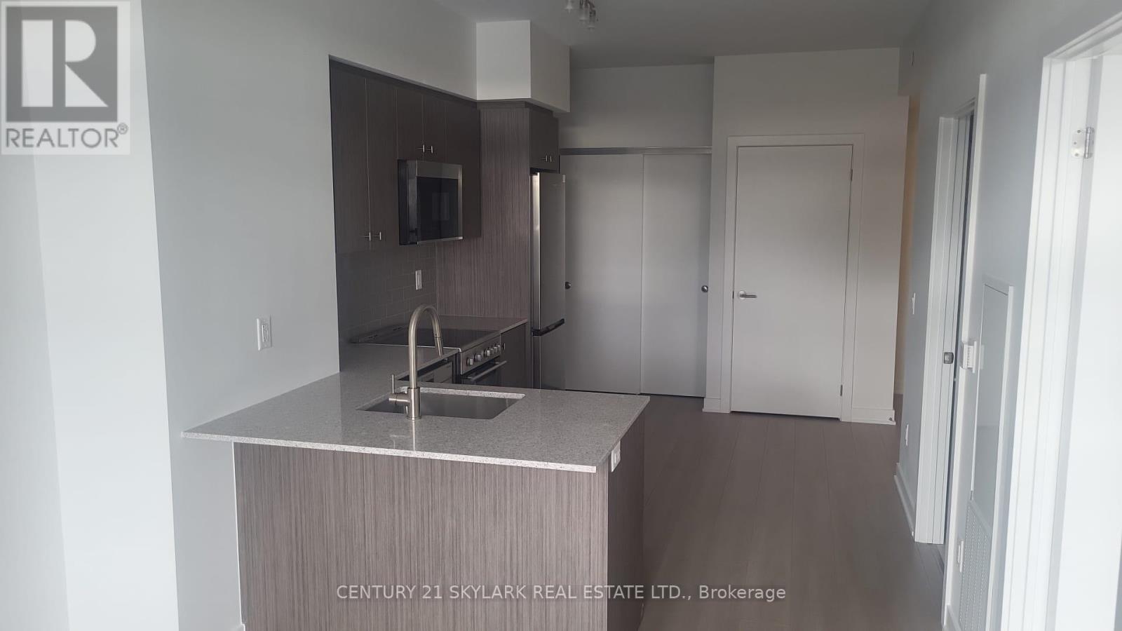 901 - 25 Wellington Street, Kitchener, Ontario  N2G 0G5 - Photo 9 - X12705282