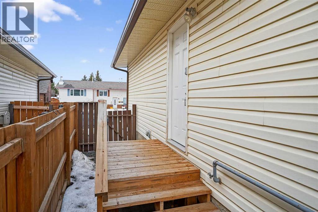68 Cedarwood Hill Sw, Calgary, Alberta  T2W 3H5 - Photo 3 - A2277997