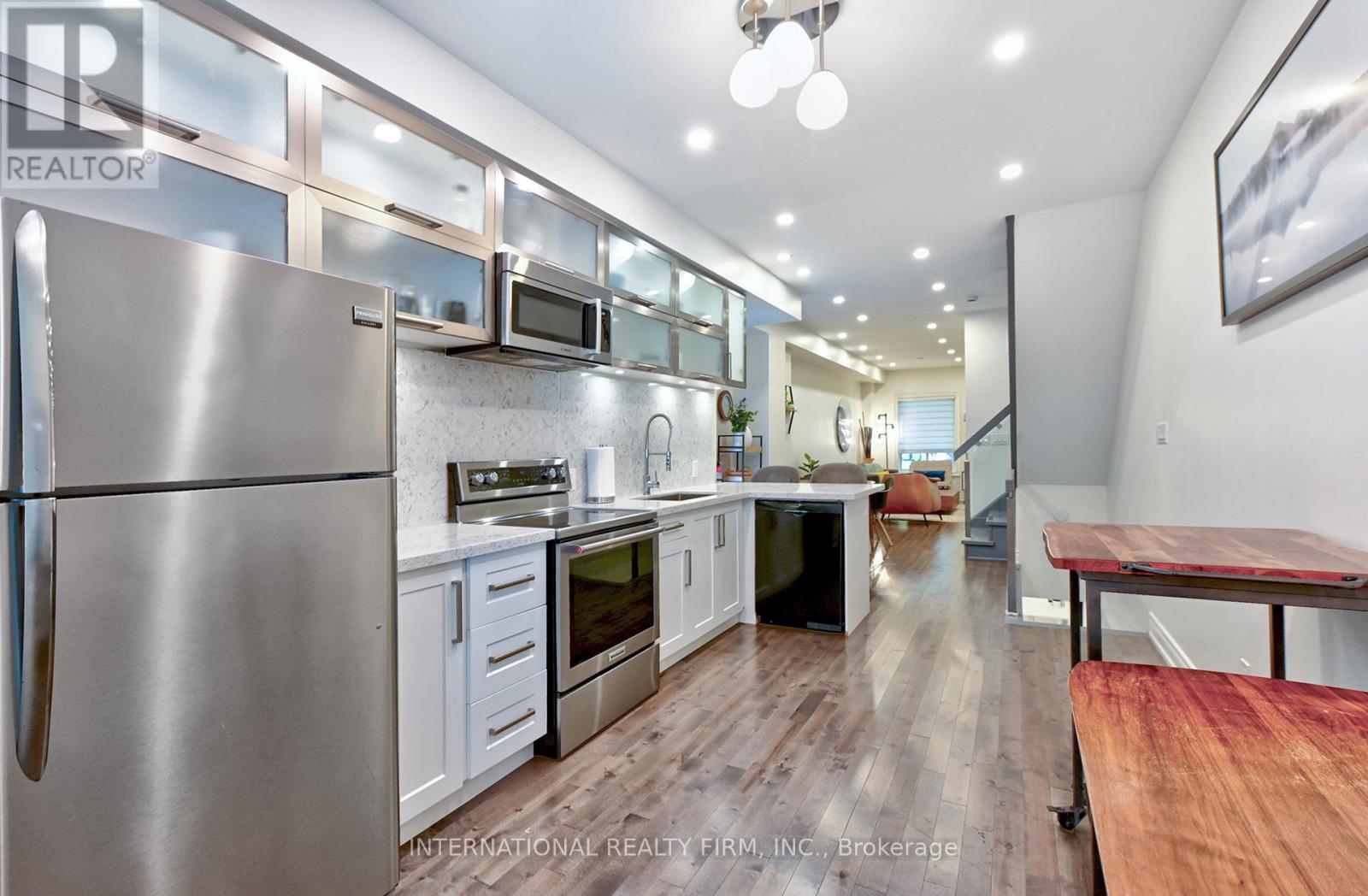 717 Palmerston Avenue, Toronto, Ontario  M6G 2R2 - Photo 13 - C12706474