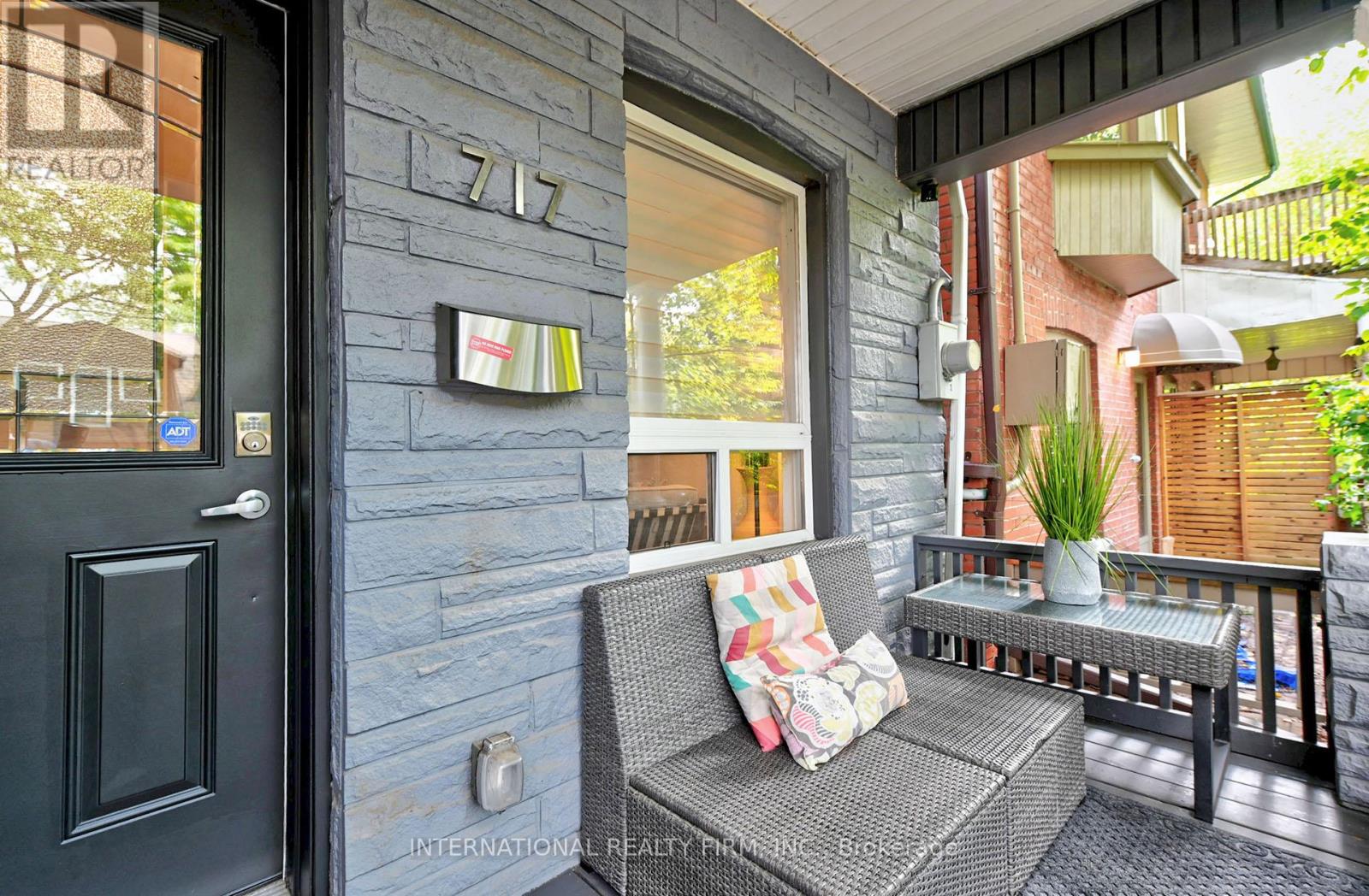 717 Palmerston Avenue, Toronto, Ontario  M6G 2R2 - Photo 3 - C12706474