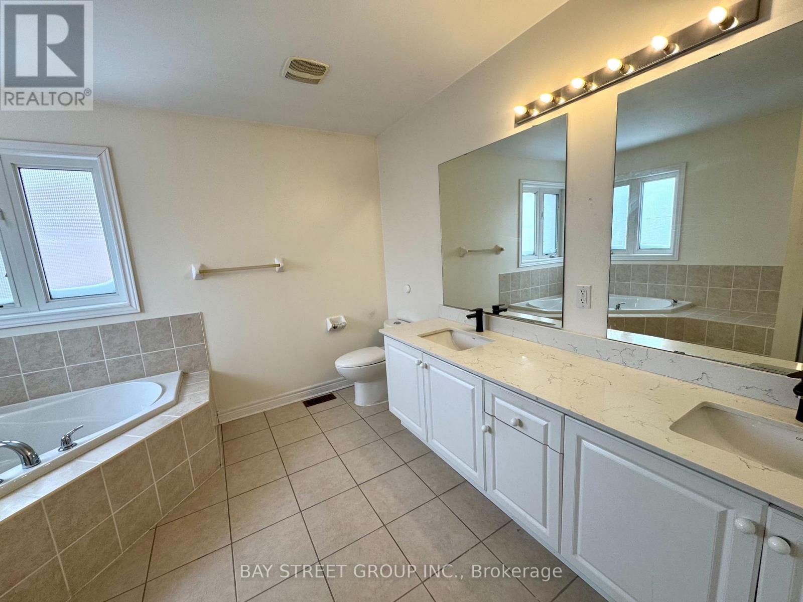 15 Peterkin Road, Markham, Ontario  L6E 1Y9 - Photo 9 - N12706476