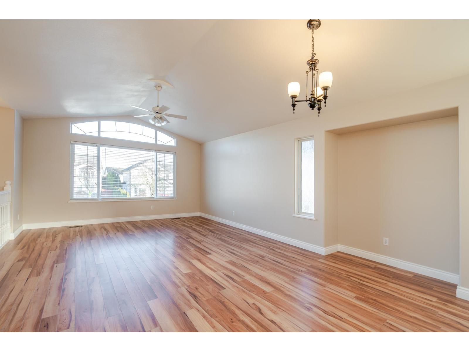 34732 7 Avenue, Abbotsford, British Columbia  V2S 8C4 - Photo 2 - R3080414