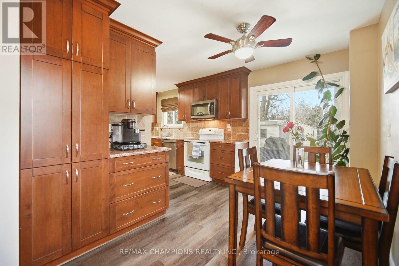 64 Greenbriar Road, Brampton, Ontario  L6S 2A5 - Photo 11 - W12706464