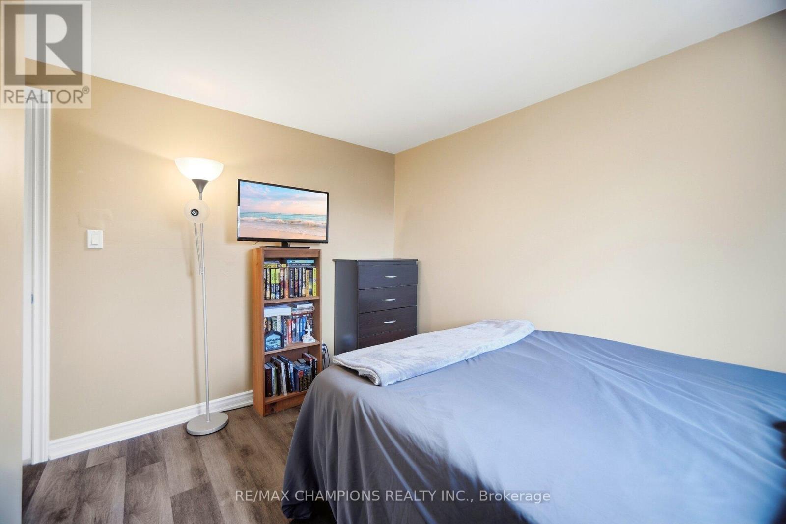 64 Greenbriar Road, Brampton, Ontario  L6S 2A5 - Photo 16 - W12706464