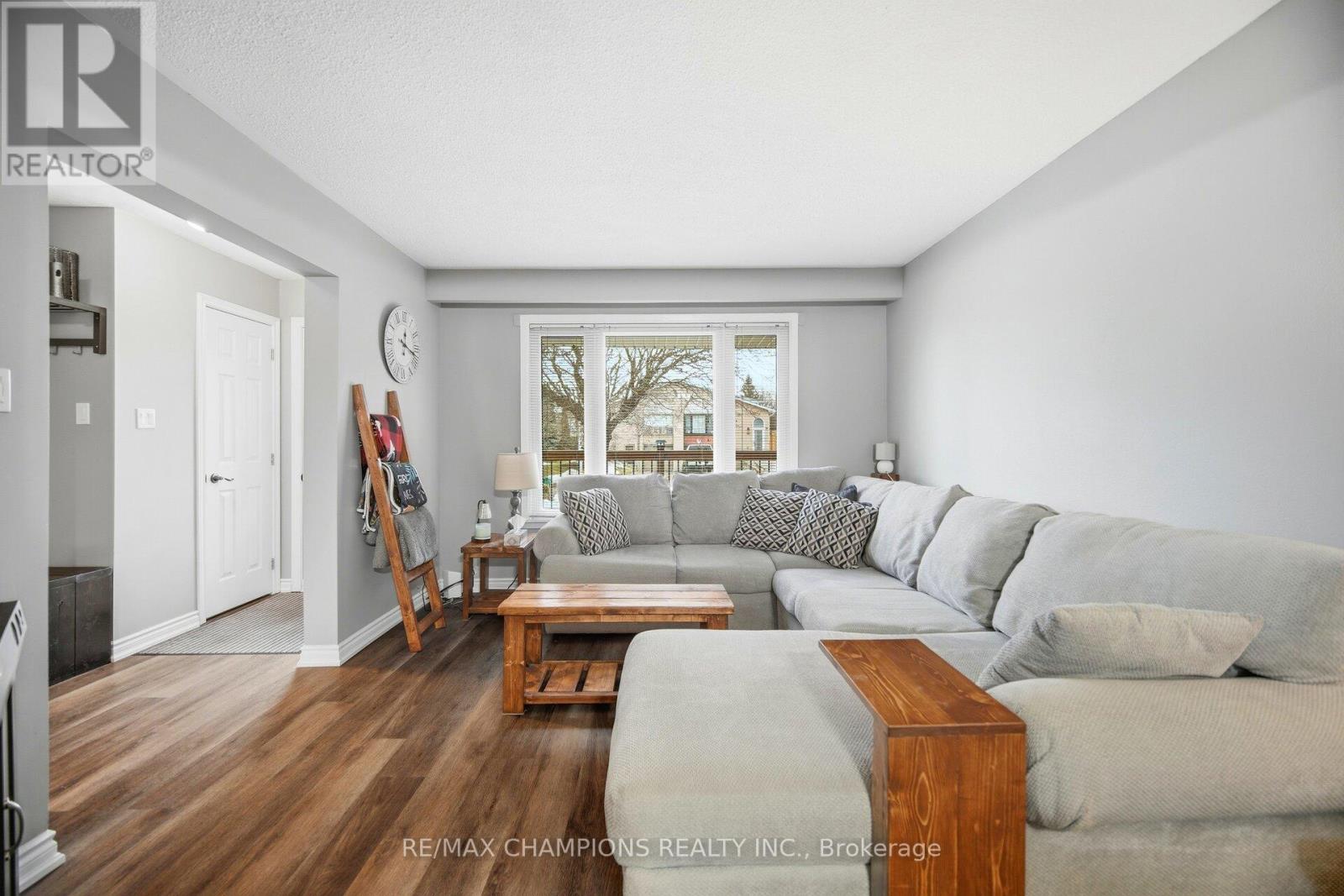 64 Greenbriar Road, Brampton, Ontario  L6S 2A5 - Photo 4 - W12706464