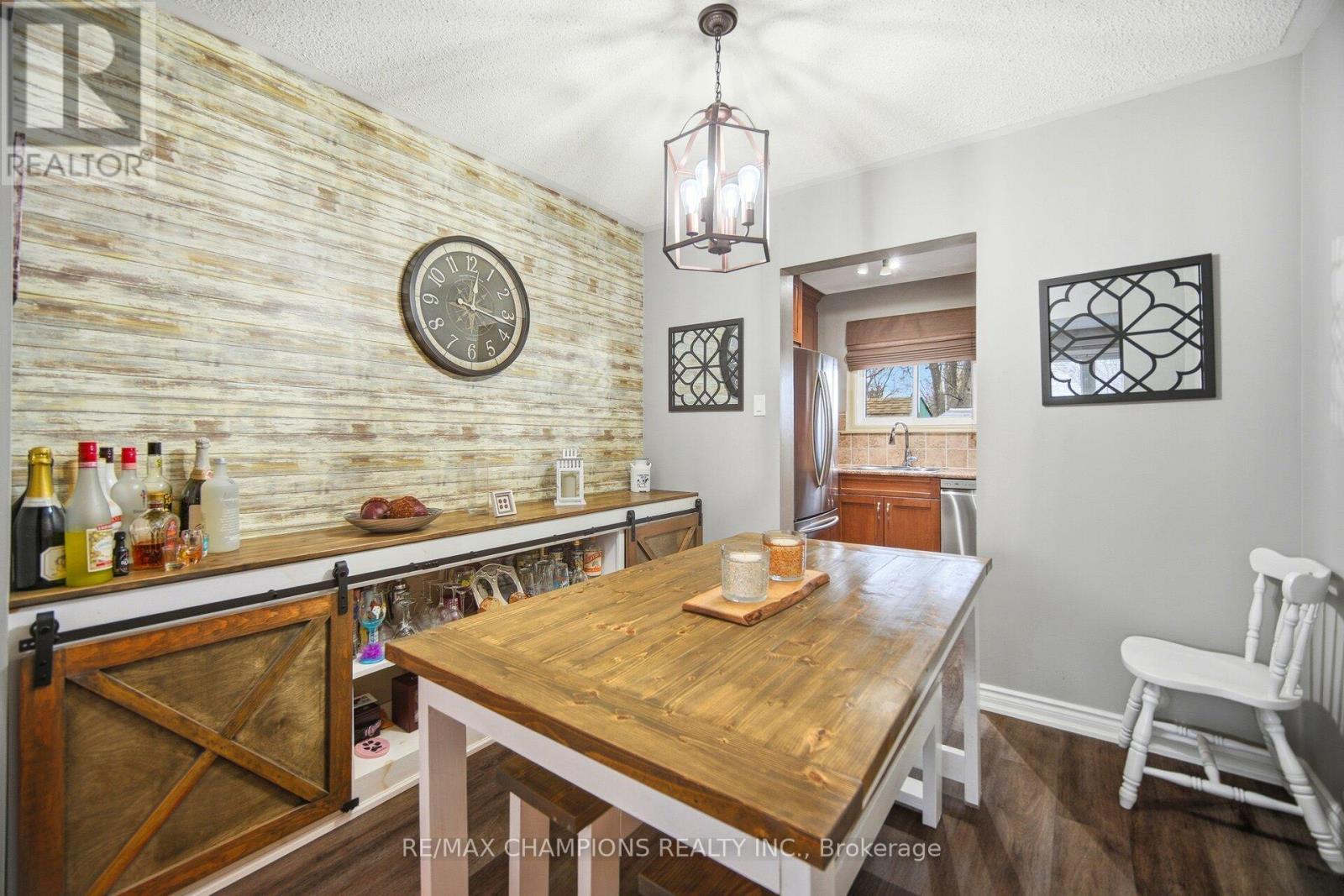 64 Greenbriar Road, Brampton, Ontario  L6S 2A5 - Photo 6 - W12706464