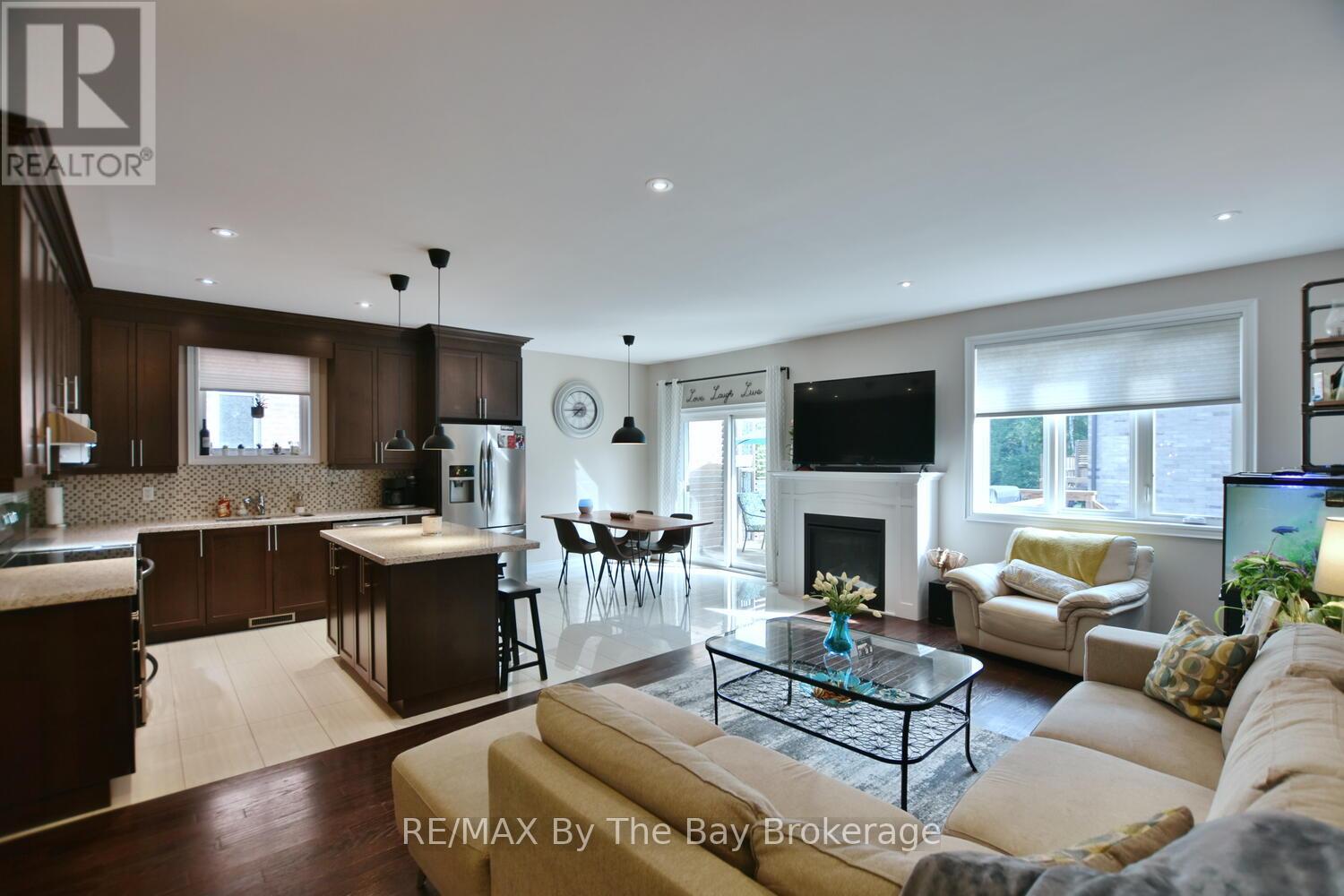 71 48th Street S, Wasaga Beach, Ontario  L9Z 2Z8 - Photo 2 - S12706500