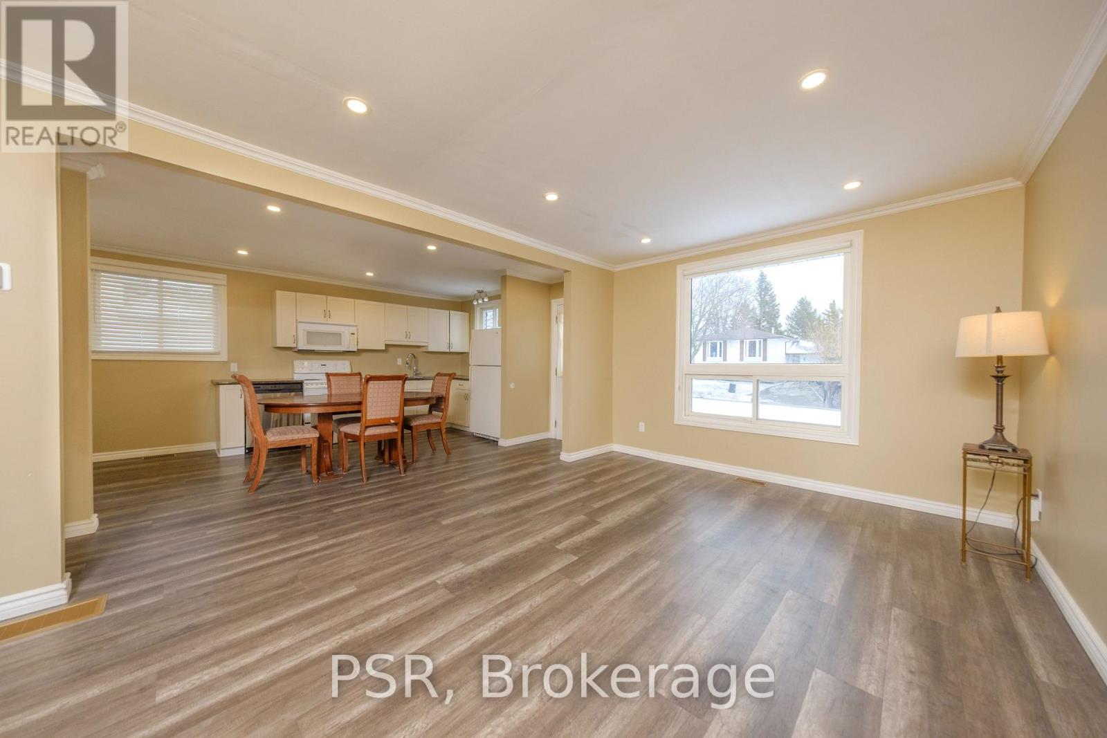 708 Johnston Crescent W, Kincardine, Ontario  N2Z 1S4 - Photo 2 - X12706572