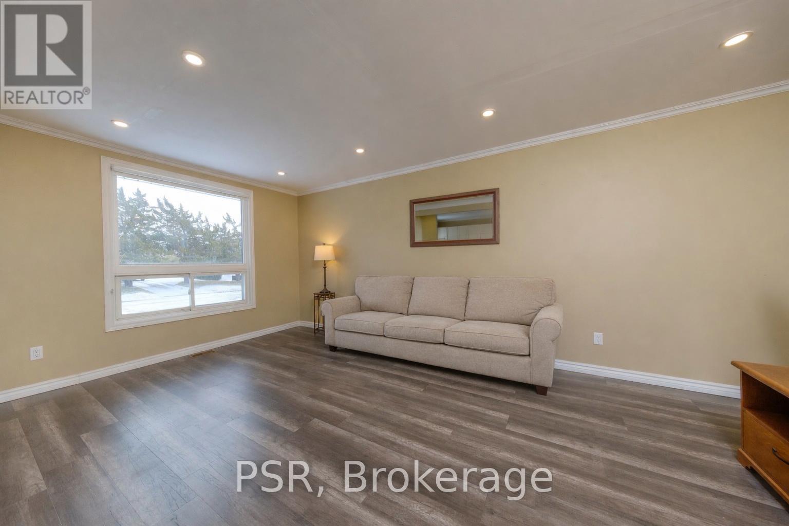 708 Johnston Crescent W, Kincardine, Ontario  N2Z 1S4 - Photo 3 - X12706572