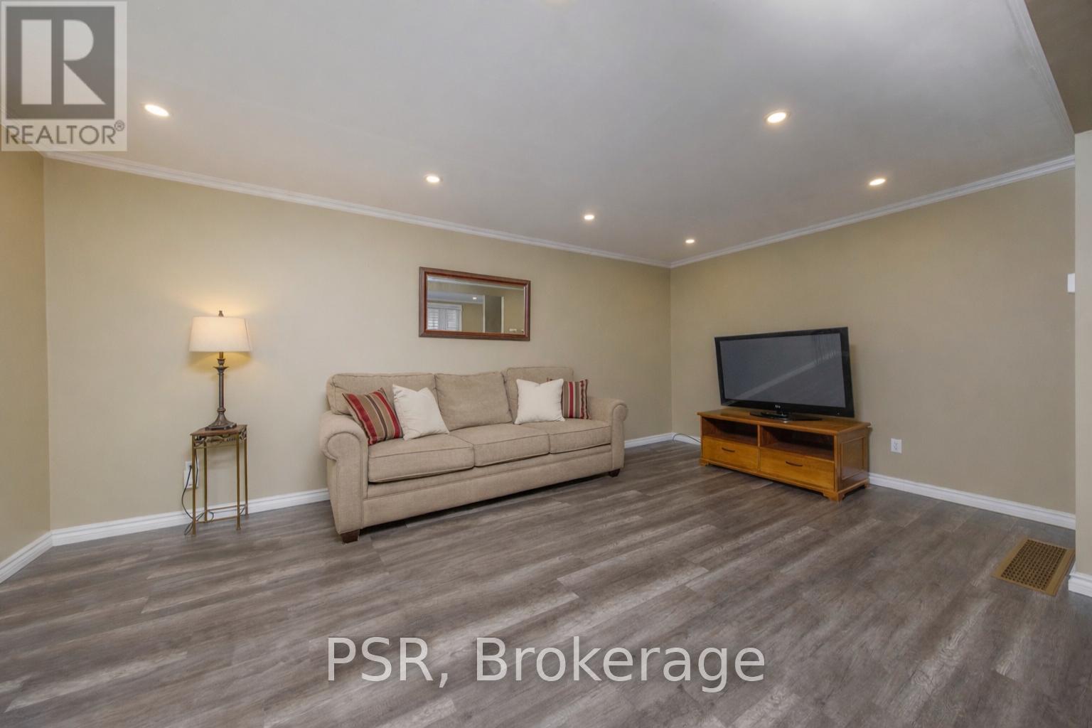 708 Johnston Crescent W, Kincardine, Ontario  N2Z 1S4 - Photo 4 - X12706572