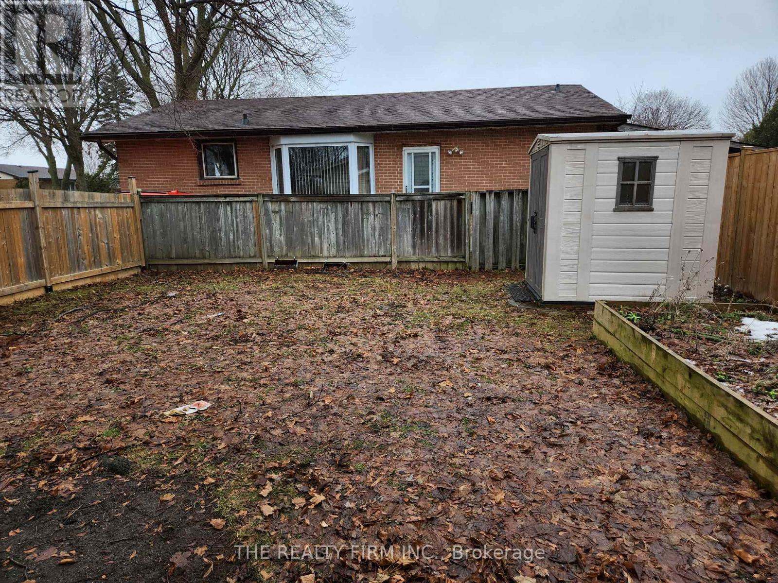 72 Toulon Crescent, London East, Ontario  N5V 1J5 - Photo 3 - X12706570