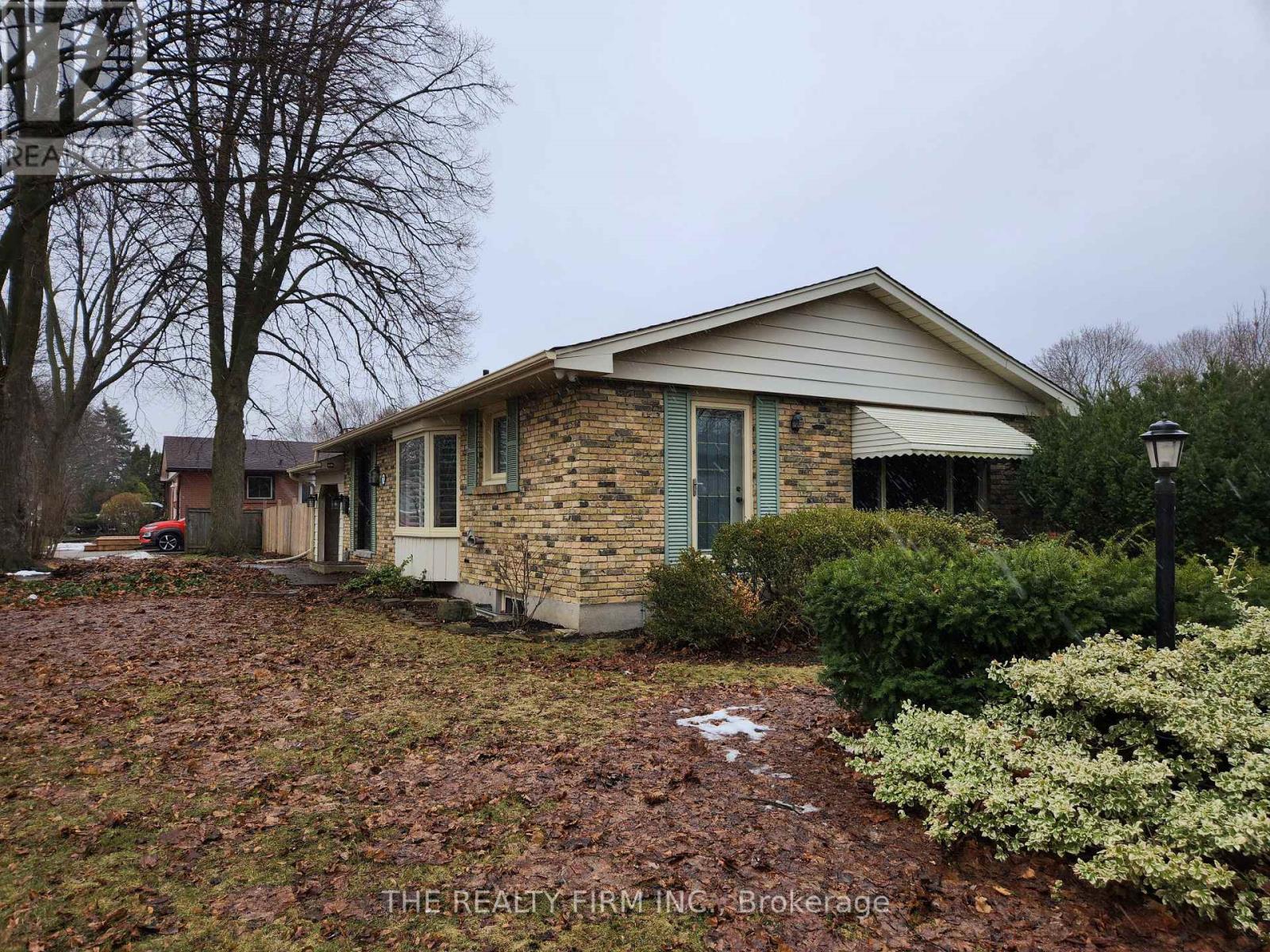 72 Toulon Crescent, London East, Ontario  N5V 1J5 - Photo 6 - X12706570