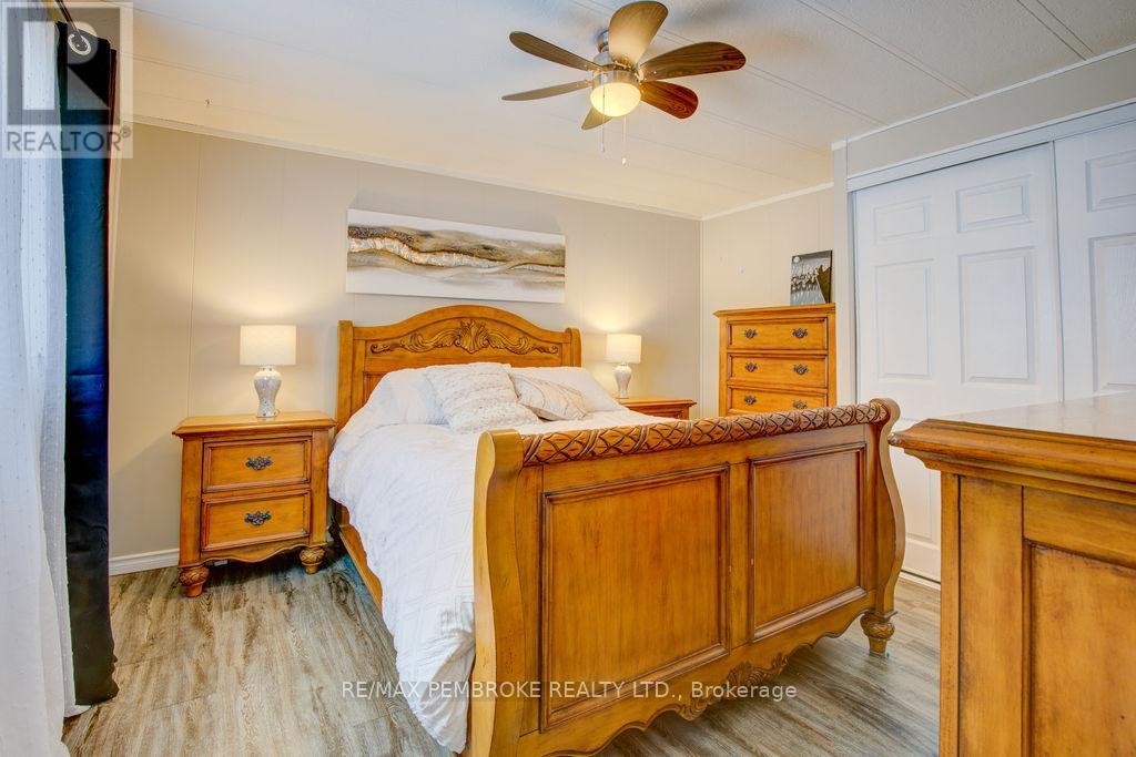 66 Pinehurst Estates, Petawawa, Ontario  K8H 2H2 - Photo 12 - X12706532