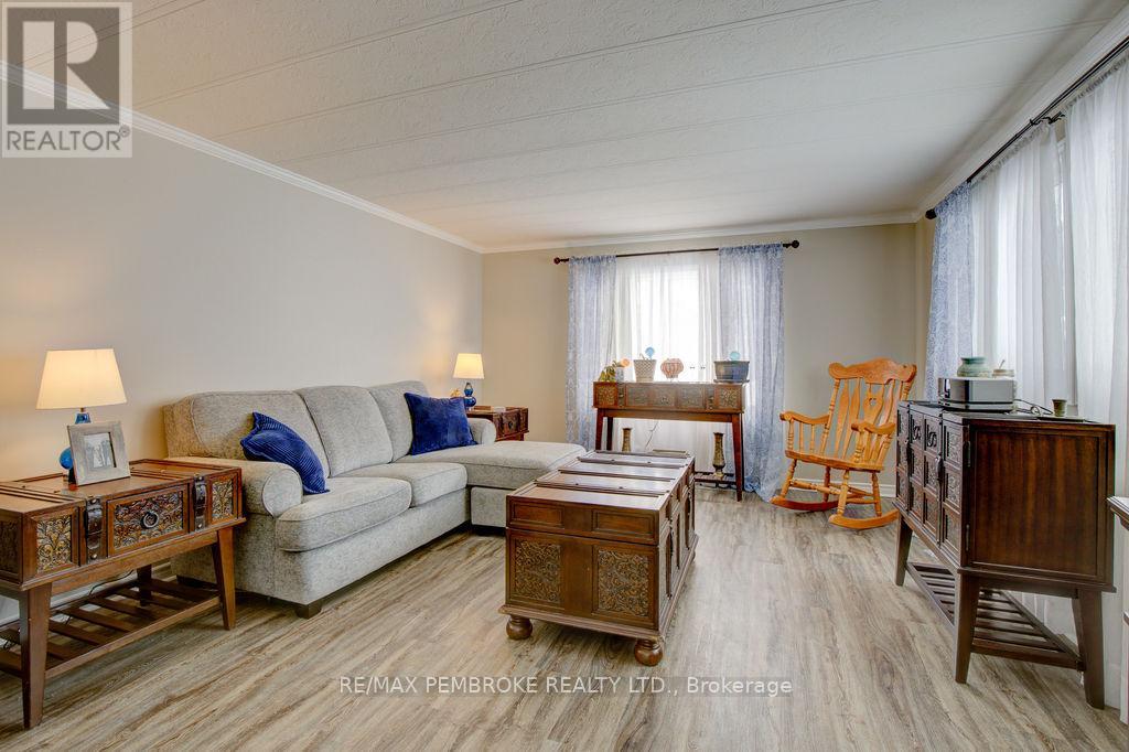 66 Pinehurst Estates, Petawawa, Ontario  K8H 2H2 - Photo 3 - X12706532