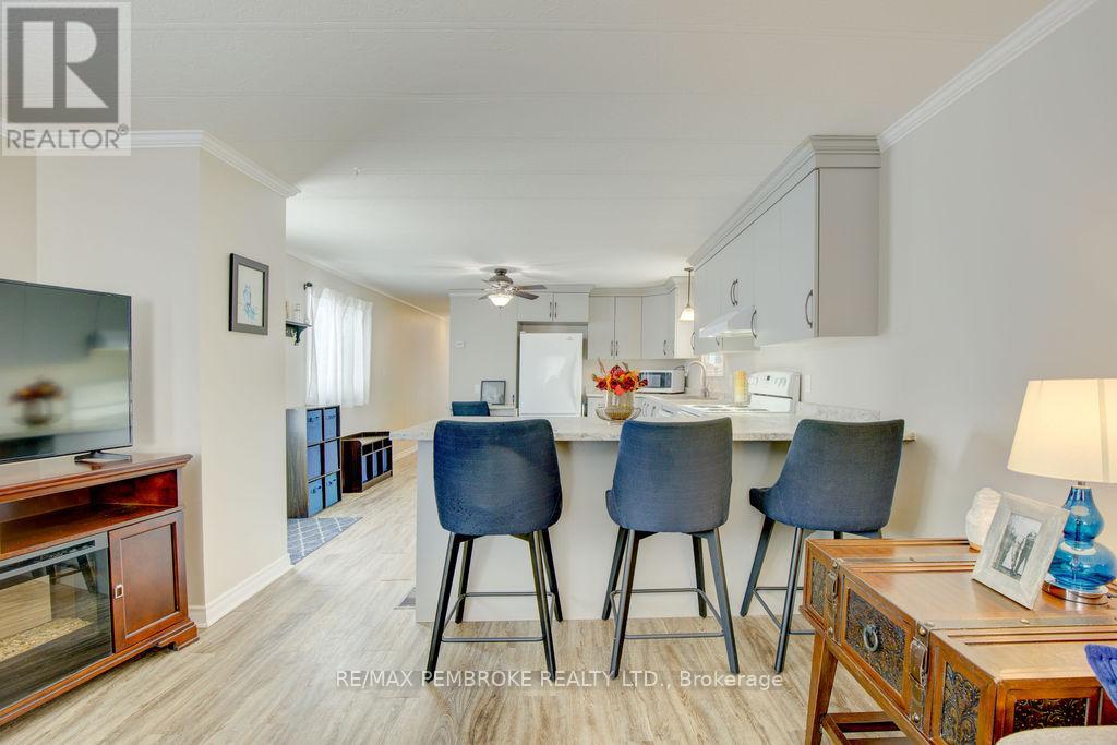 66 Pinehurst Estates, Petawawa, Ontario  K8H 2H2 - Photo 4 - X12706532