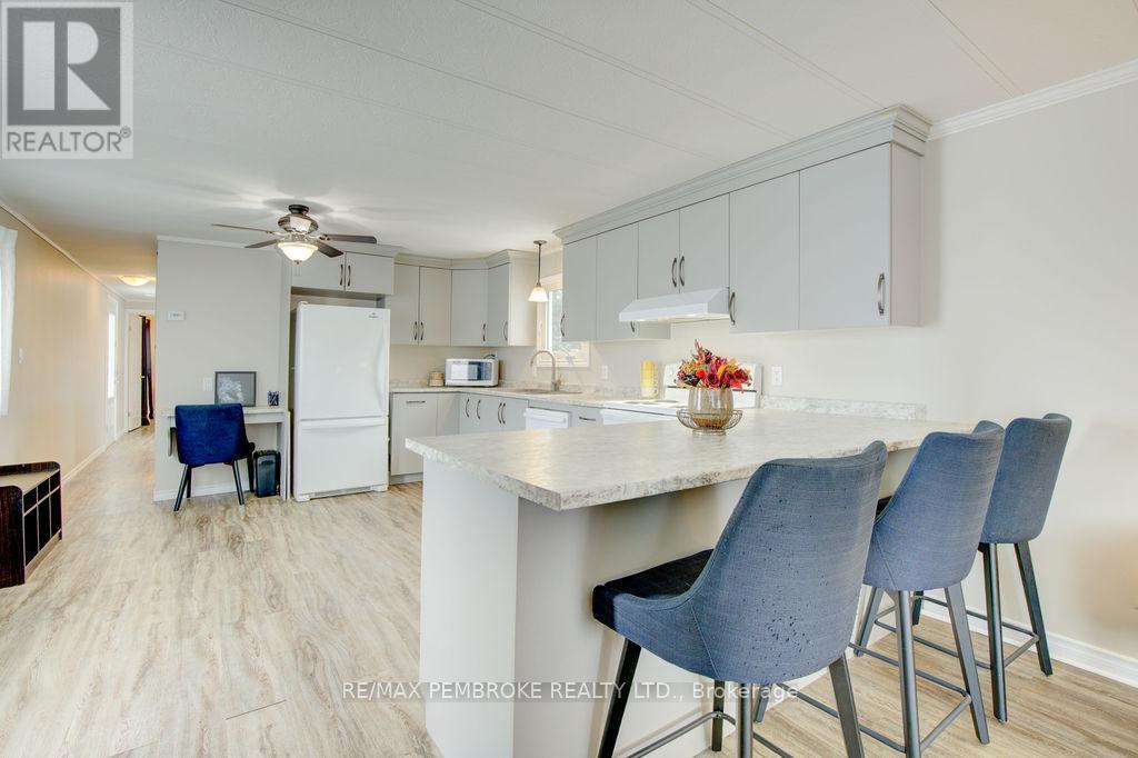 66 Pinehurst Estates, Petawawa, Ontario  K8H 2H2 - Photo 5 - X12706532