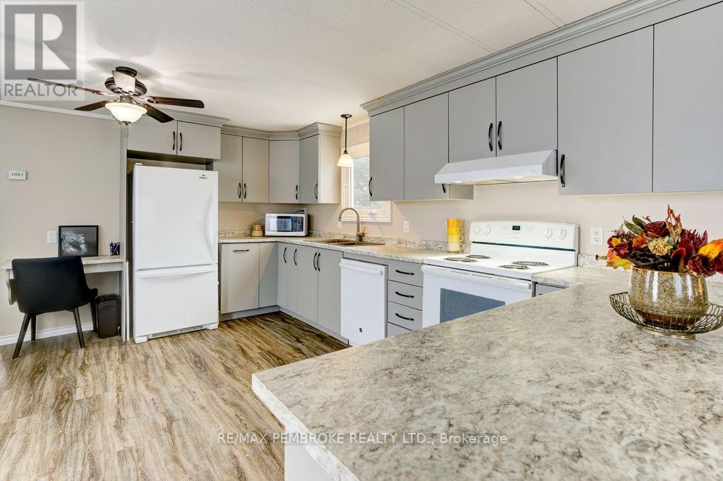 66 Pinehurst Estates, Petawawa, Ontario  K8H 2H2 - Photo 6 - X12706532