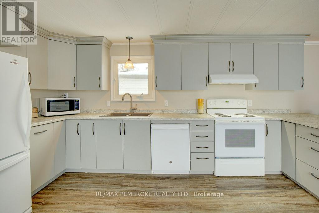 66 Pinehurst Estates, Petawawa, Ontario  K8H 2H2 - Photo 7 - X12706532