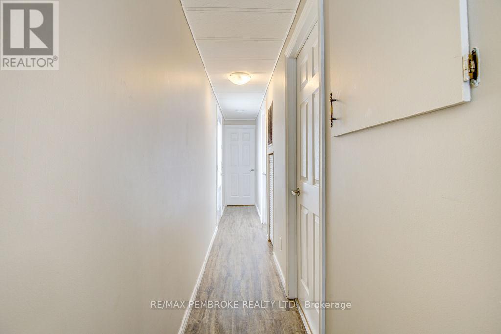 66 Pinehurst Estates, Petawawa, Ontario  K8H 2H2 - Photo 9 - X12706532