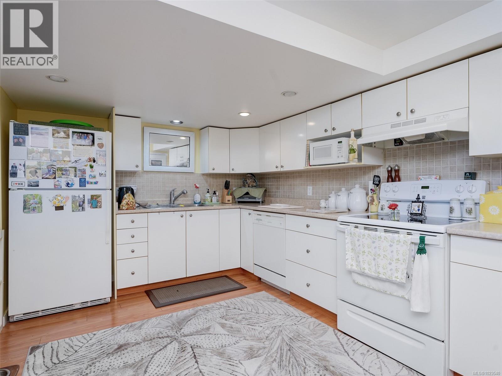 1650 Hampshire Rd, Oak Bay, British Columbia  V8R 5T5 - Photo 18 - 1023540