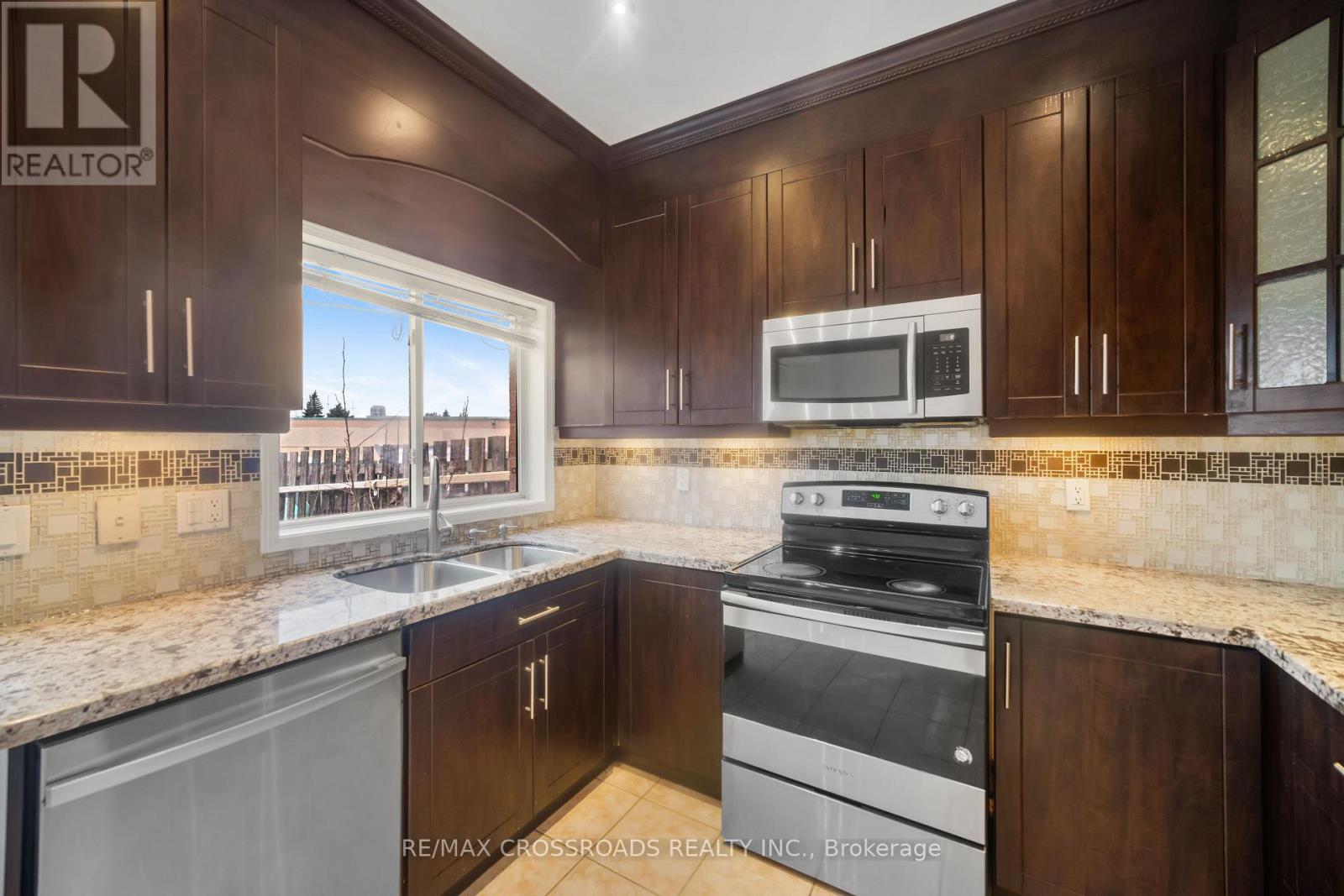 Main - 38 Jinnah Court, Toronto, Ontario  M4A 2Y1 - Photo 11 - C12706494